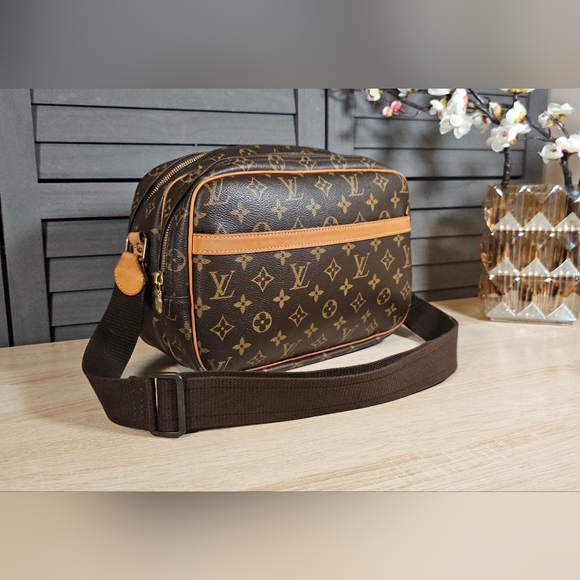 Authentic LOUIS VUITTON Monogram Reporter PM Shoulder Bag - Picture 3 of 16